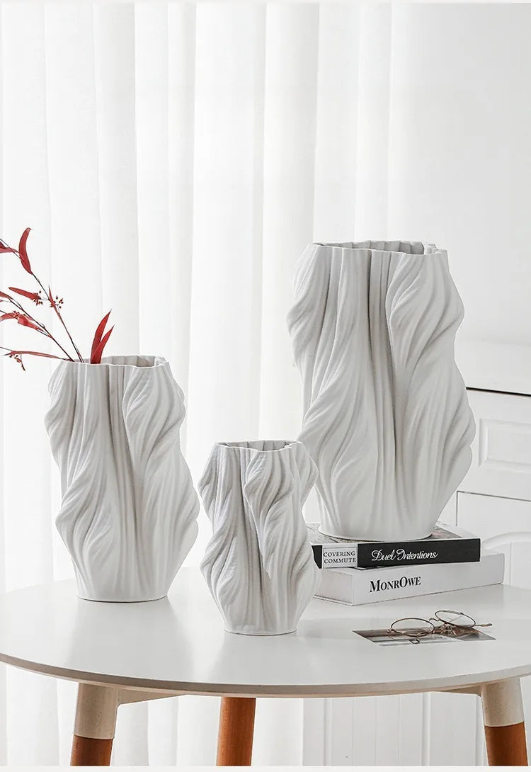VELOURA Wave Vase